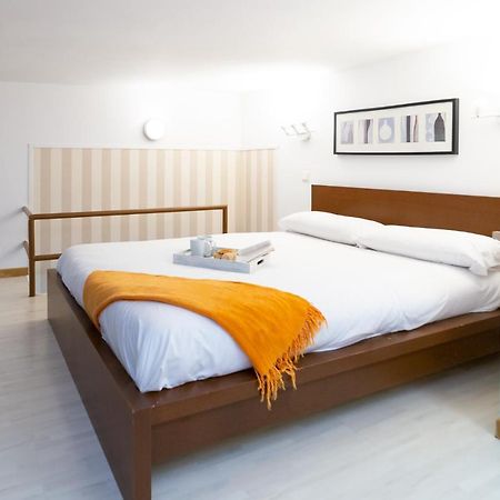Apartamentos Puerta Del Sol I Madrid Bagian luar foto