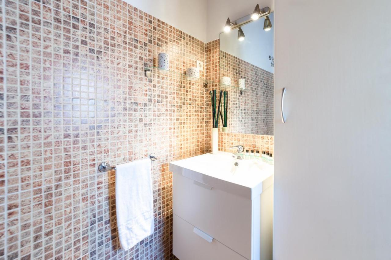 Apartamentos Puerta Del Sol I Madrid Bagian luar foto