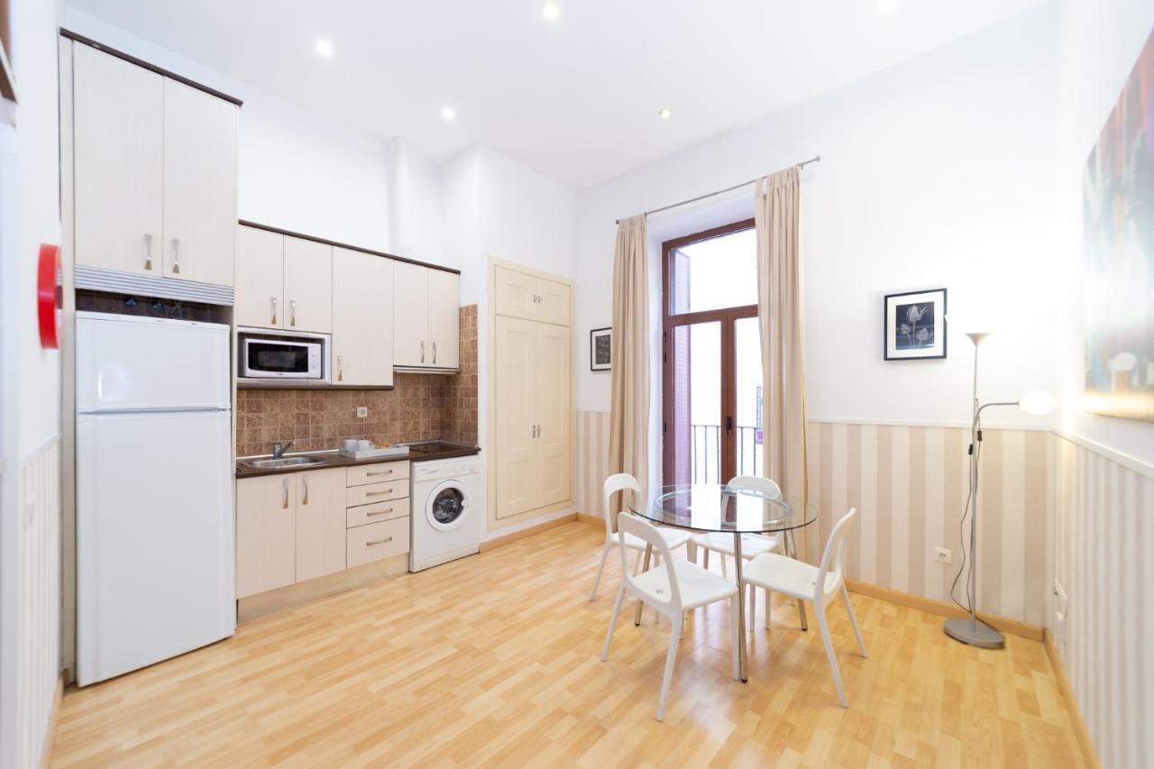 Apartamentos Puerta Del Sol I Madrid Bagian luar foto