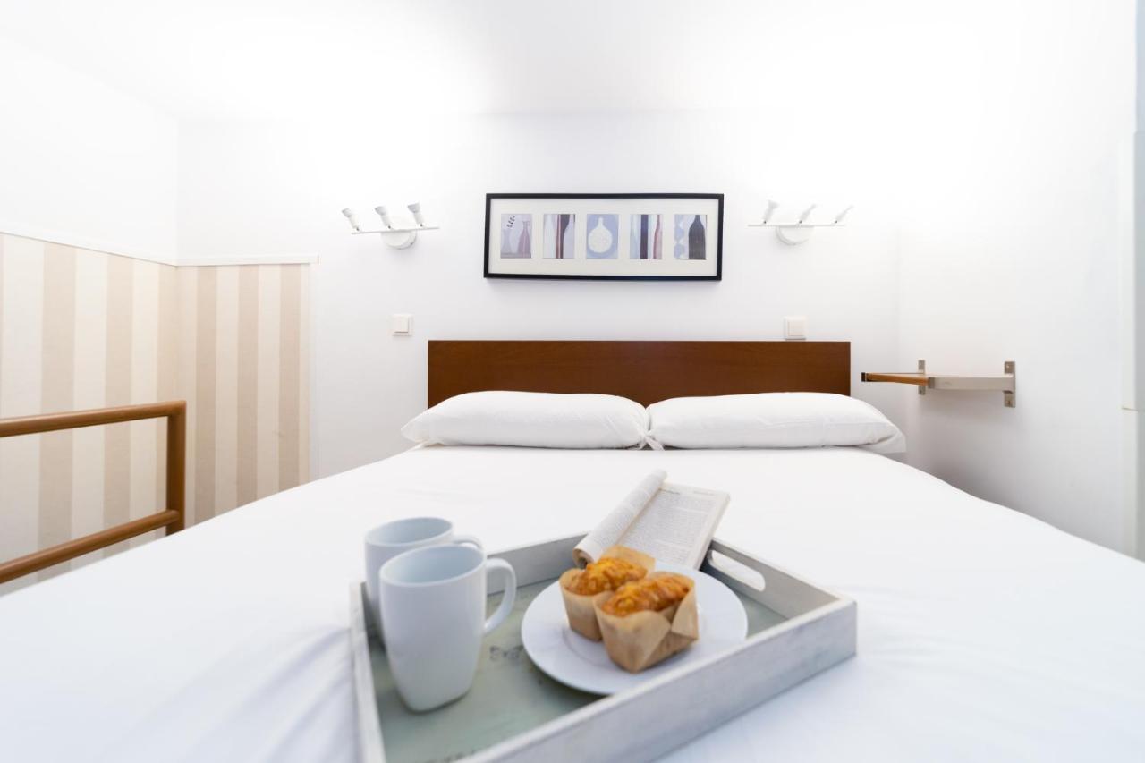 Apartamentos Puerta Del Sol I Madrid Bagian luar foto