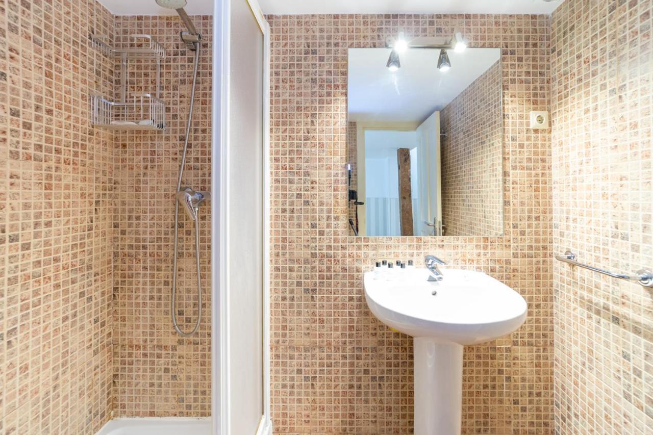 Apartamentos Puerta Del Sol I Madrid Bagian luar foto