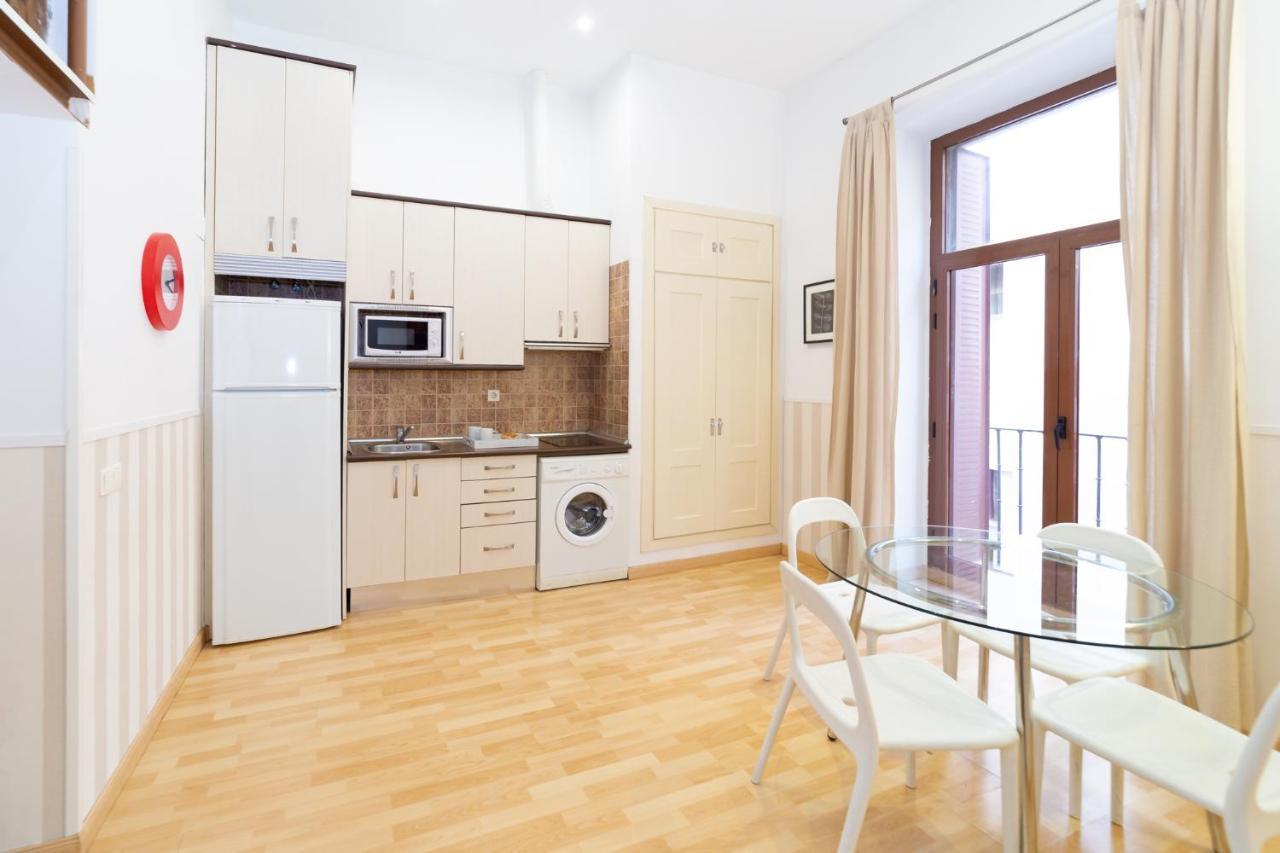 Apartamentos Puerta Del Sol I Madrid Bagian luar foto