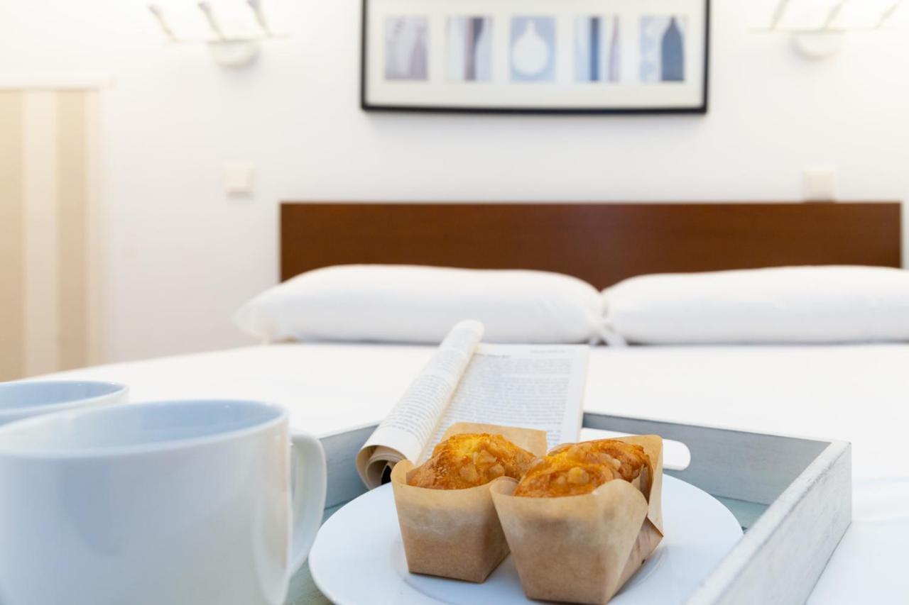 Apartamentos Puerta Del Sol I Madrid Bagian luar foto